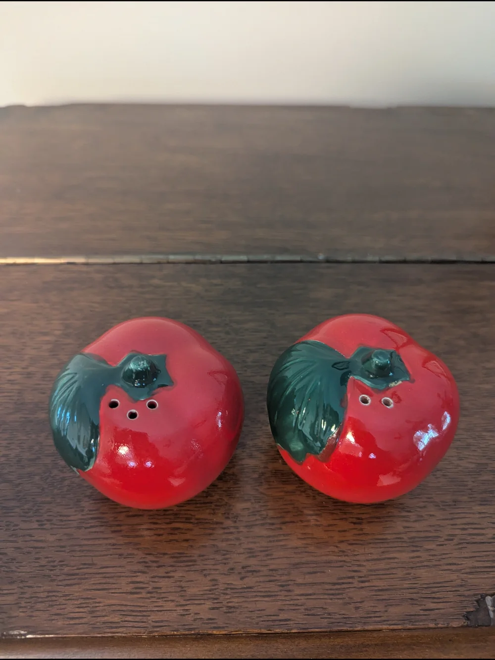 Tomato Salt & Pepper Shakers Set • Mid-Century Retro Kitsch Ceramic